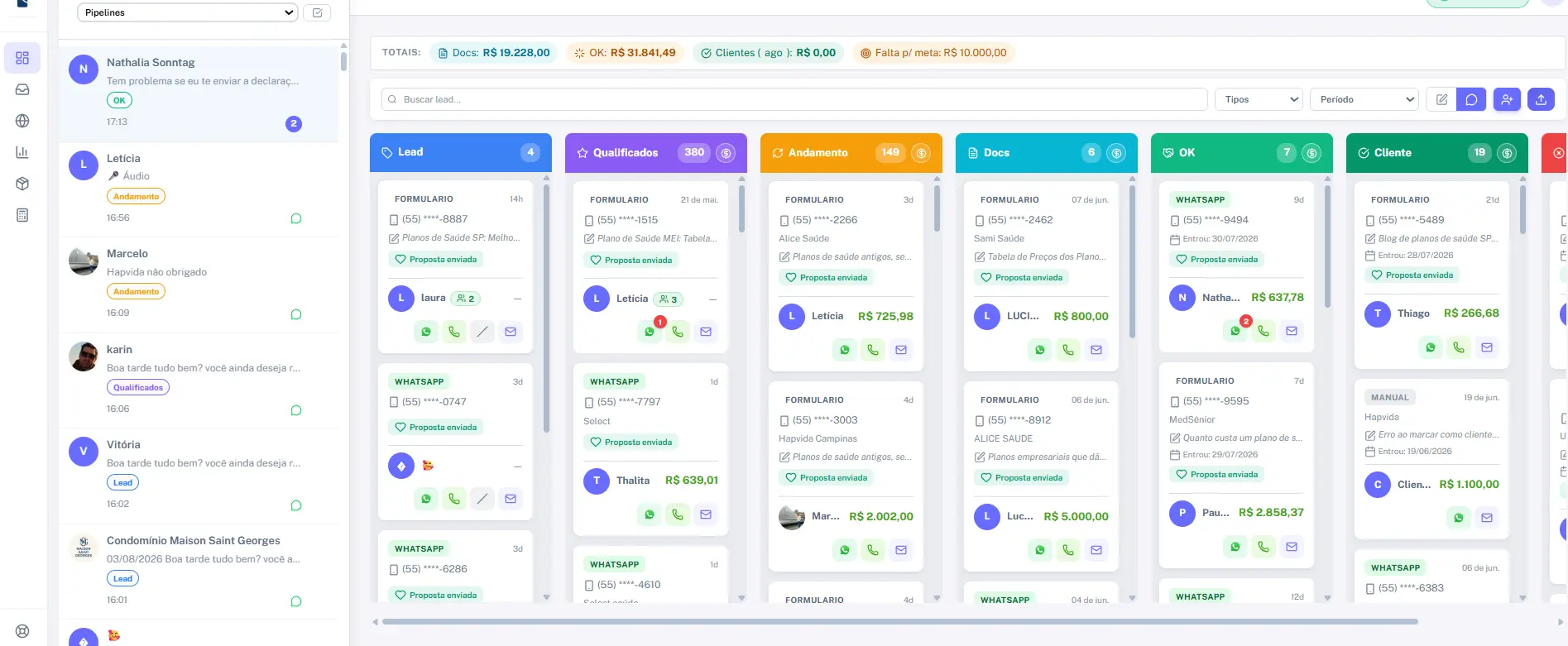 Tela real do módulo de Leads do Coteplan: Kanban com etapas Lead, Qualificados, Andamento, Docs, OK e Cliente, com conversas de WhatsApp na lateral